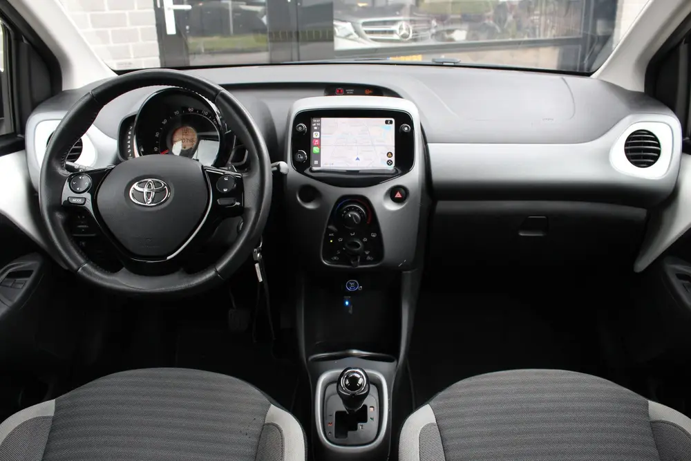 Toyota Aygo 1.0 VVT-i X-Play / Open dak / Carplay / Automaat uit 2019, foto 2