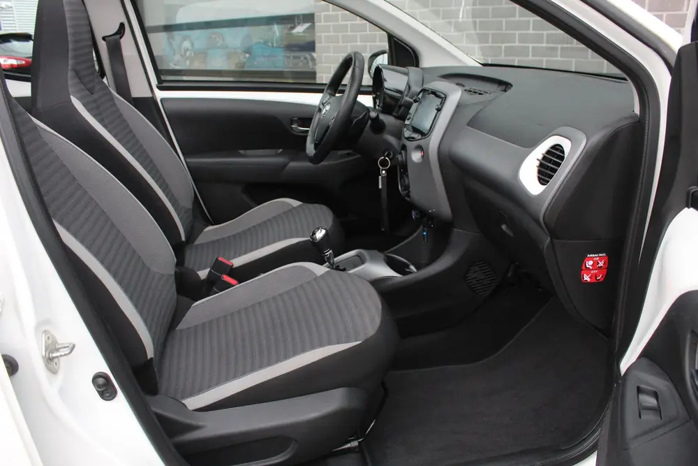 Toyota Aygo 1.0 VVT-i X-Play / Open dak / Carplay / Automaat uit 2019, foto 9