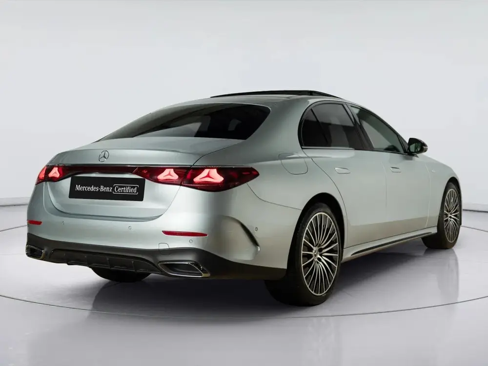 Mercedes-Benz E-Klasse 300 e Sport Edition uit 2025, foto 2