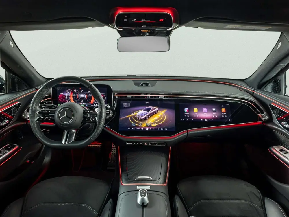 Mercedes-Benz E-Klasse 300 e Sport Edition uit 2025, foto 3