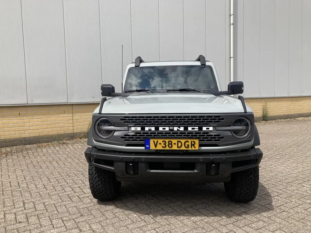 Ford Bronco 2.3 Ecoboost 275 pk 4WD Badlands Grijs Kenteken uit 2022, foto 2