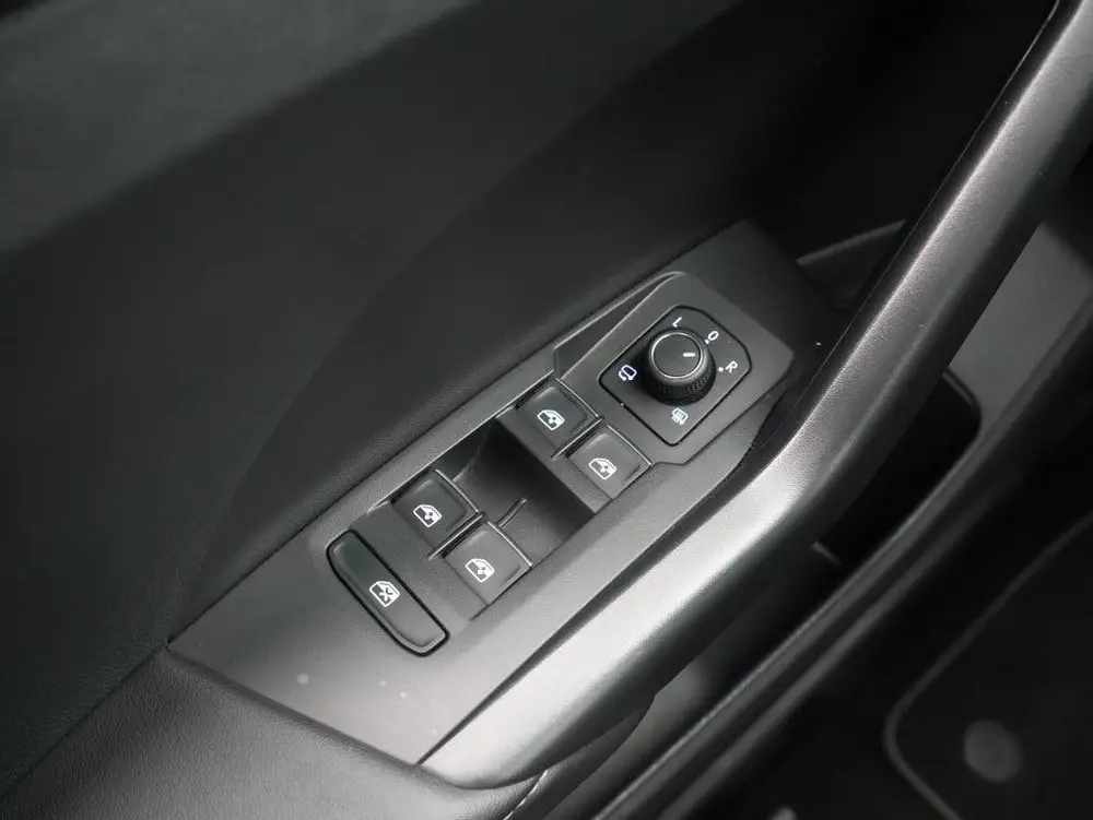 Volkswagen T-Cross 1.0 TSI R-Line | IQ Light | ACC | Private uit 2025, foto 19