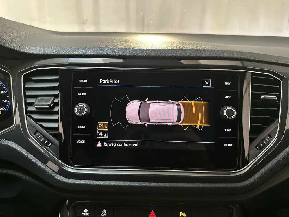 Volkswagen T-Roc 1.5 TSI 150pk DSG Sport Parkeersensoren Nav uit 2020, foto 13