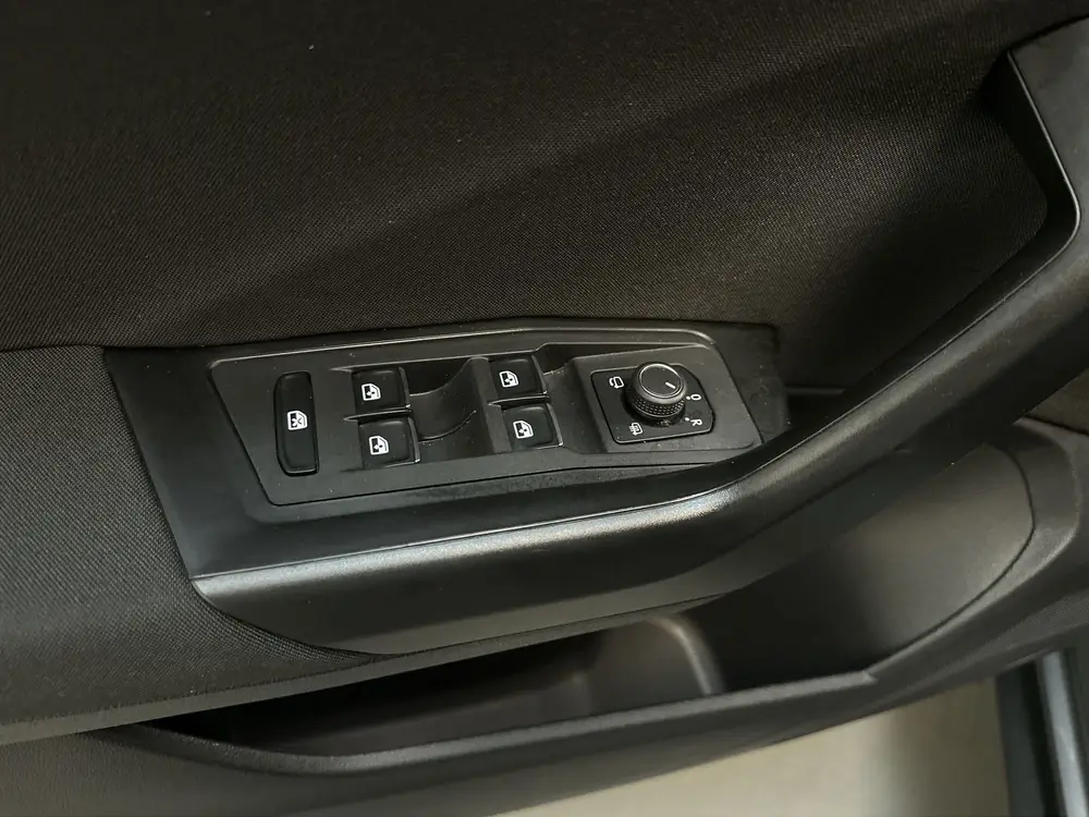 Volkswagen T-Roc 1.5 TSI 150pk DSG Sport Parkeersensoren Nav uit 2020, foto 20