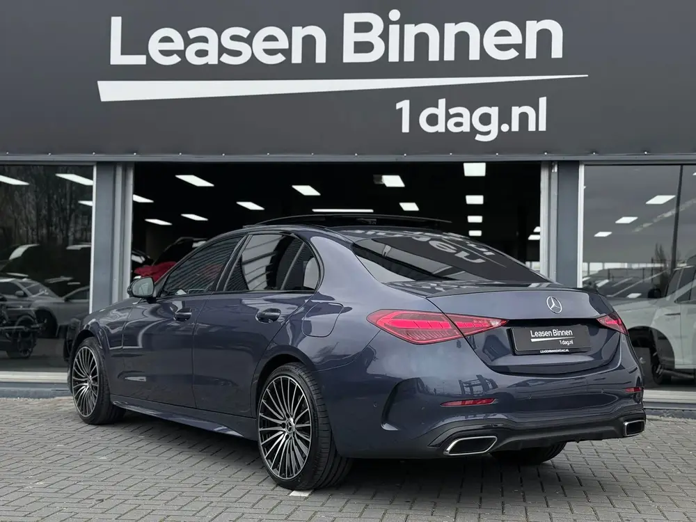 Mercedes-Benz C-Klasse 300e 4MATIC AMG uit 2023, foto 2