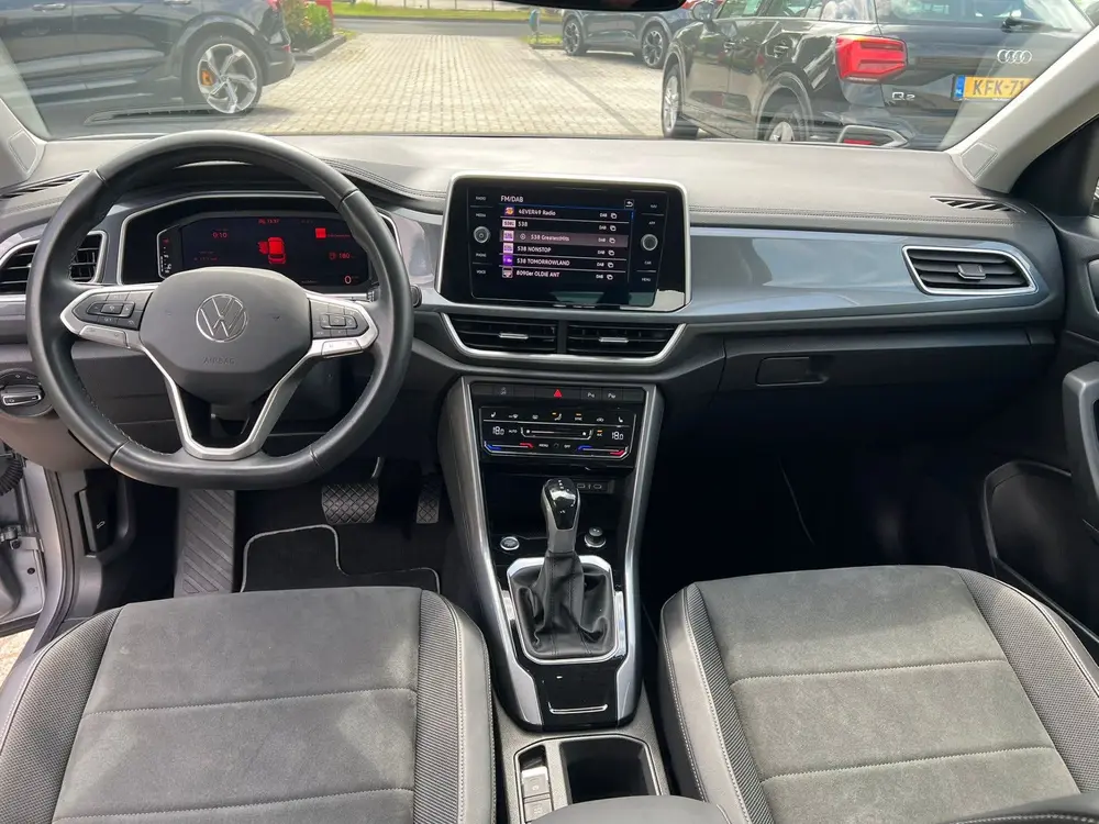 Volkswagen T-Roc 1.5 TSI Style plus virtual cockpit, stoelve uit 2023, foto 13