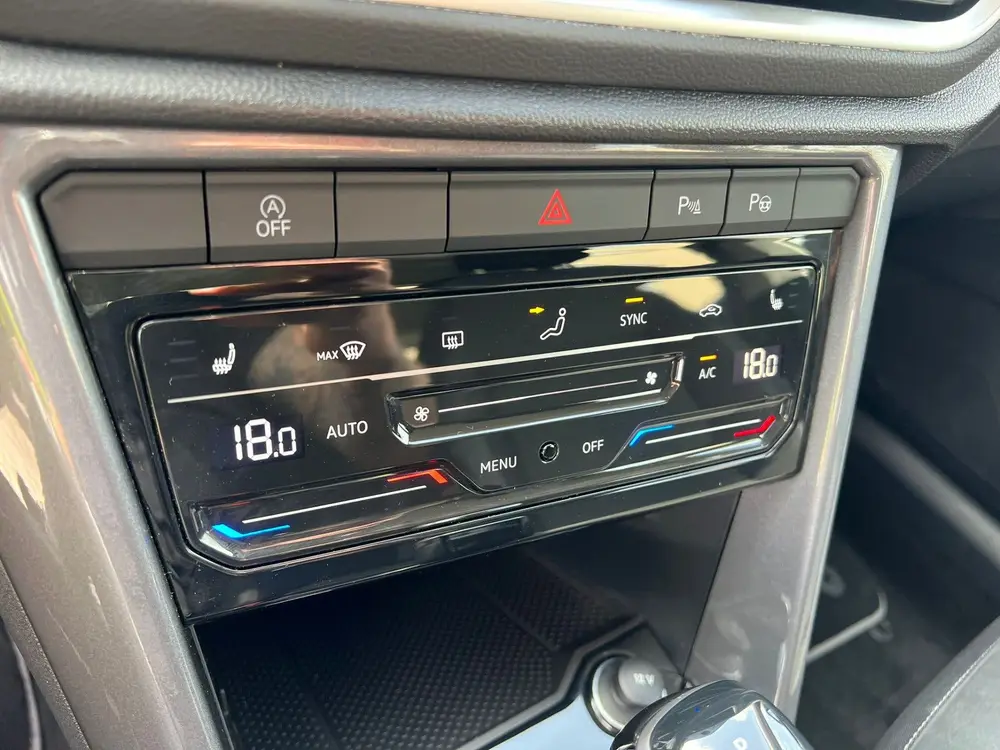 Volkswagen T-Roc 1.5 TSI Style plus virtual cockpit, stoelve uit 2023, foto 17