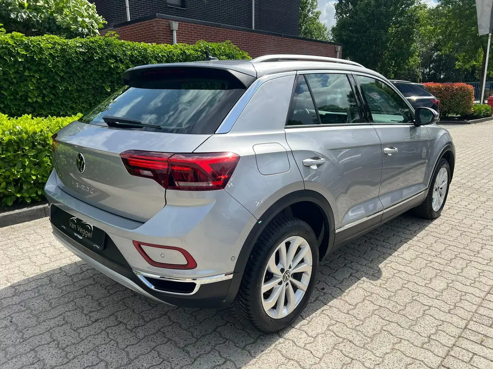 Volkswagen T-Roc 1.5 TSI Style plus virtual cockpit, stoelve uit 2023, foto 3