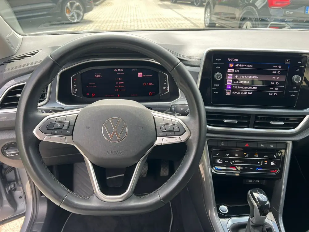 Volkswagen T-Roc 1.5 TSI Style plus virtual cockpit, stoelve uit 2023, foto 4