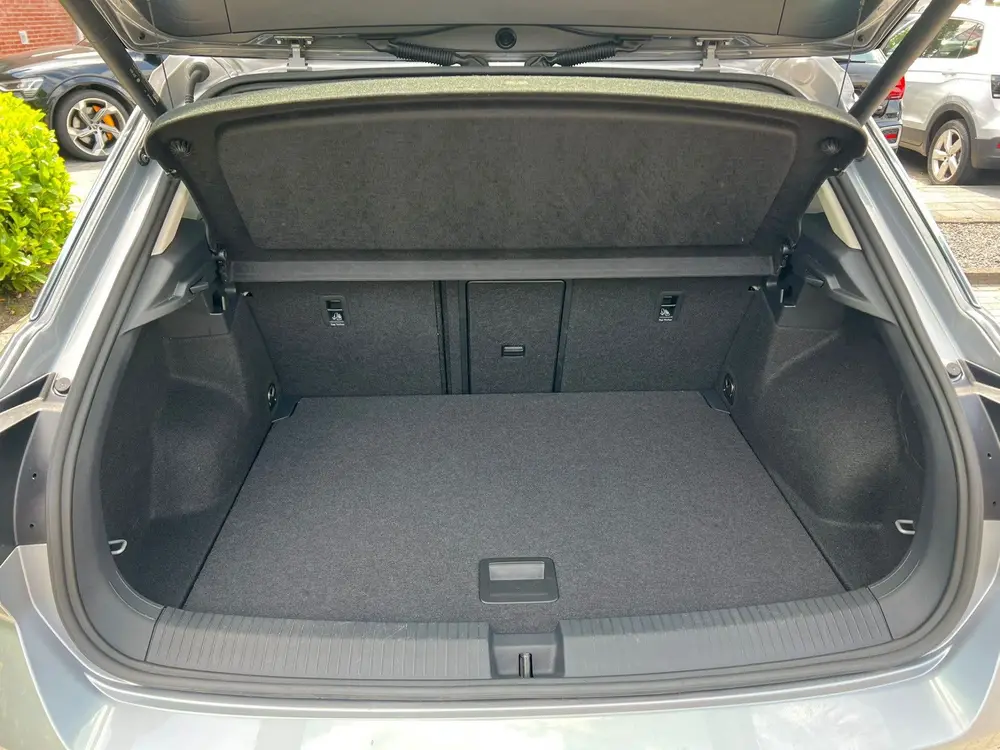 Volkswagen T-Roc 1.5 TSI Style plus virtual cockpit, stoelve uit 2023, foto 6