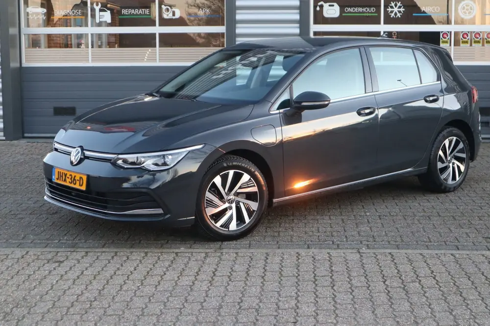 Volkswagen Volkswagen GOLF 1.4 EHybrid uit 2023, foto 2