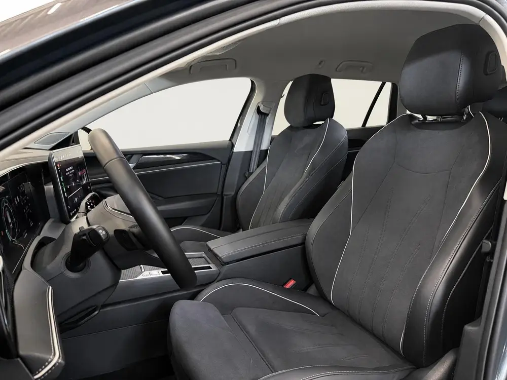 Volkswagen Passat Variant 1.5 eTSI Business Navigatie Apple uit 2026, foto 10