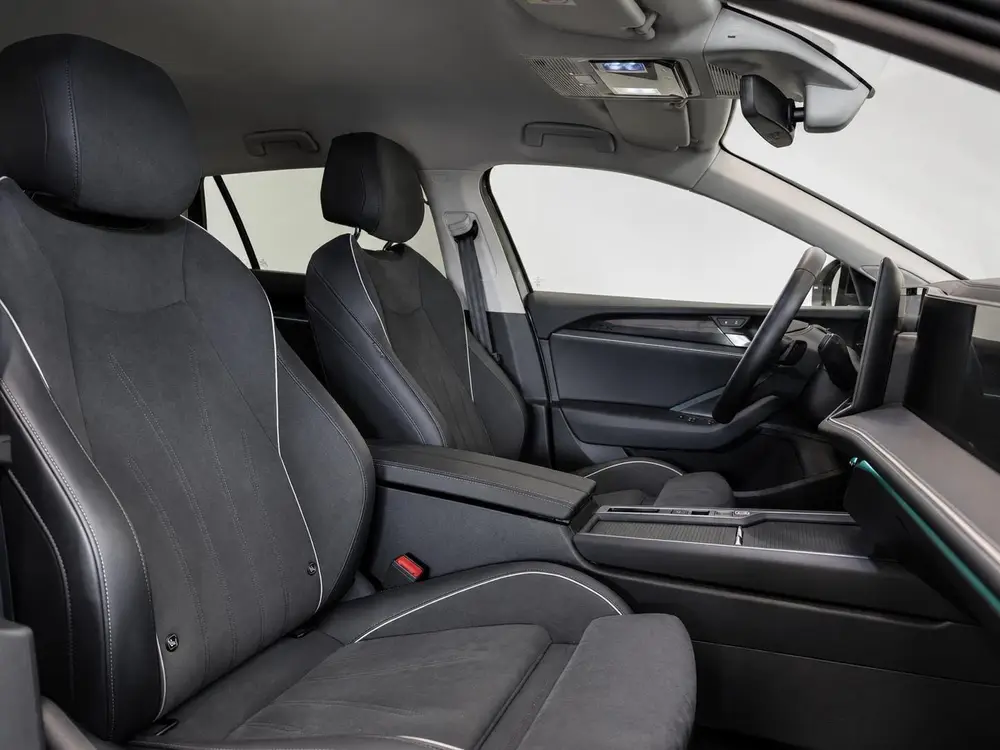 Volkswagen Passat Variant 1.5 eTSI Business Navigatie Apple uit 2026, foto 13