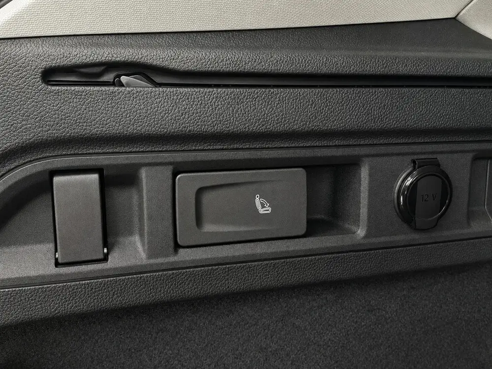 Volkswagen Passat Variant 1.5 eTSI Business Navigatie Apple uit 2026, foto 16