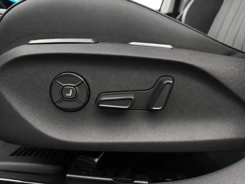 Volkswagen Passat Variant 1.5 eTSI Business Navigatie Apple uit 2026, foto 20
