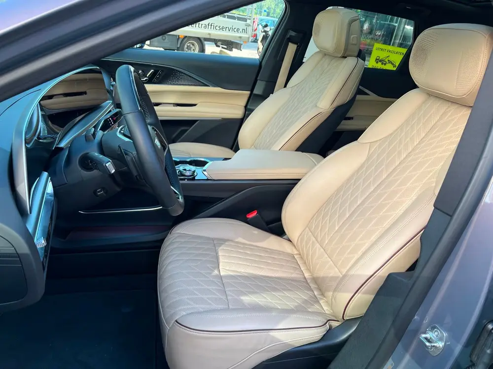 Cadillac Lyriq Sport uit 2024, foto 8