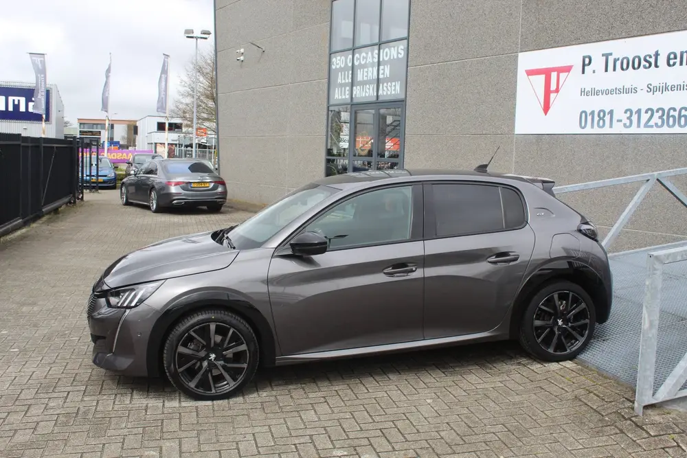 Peugeot 208 1.2 PureTech GT Pack Stoelverwarming 360 g uit 2021, foto 4