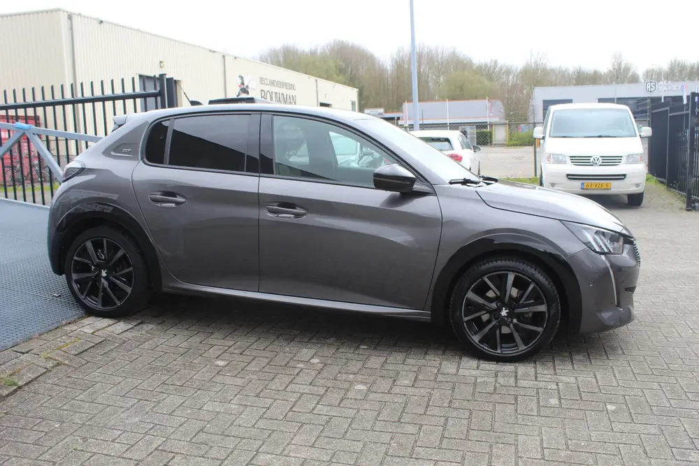 Peugeot 208 1.2 PureTech GT Pack Stoelverwarming 360 g uit 2021, foto 8