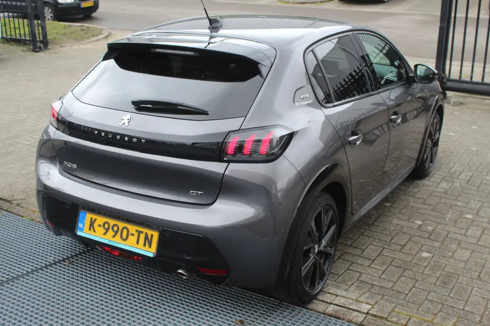 Peugeot 208 1.2 PureTech GT Pack Stoelverwarming 360 g uit 2021, foto 9