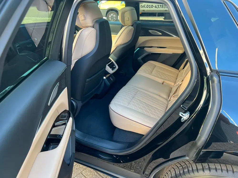Cadillac Lyriq Sport uit 2024, foto 12