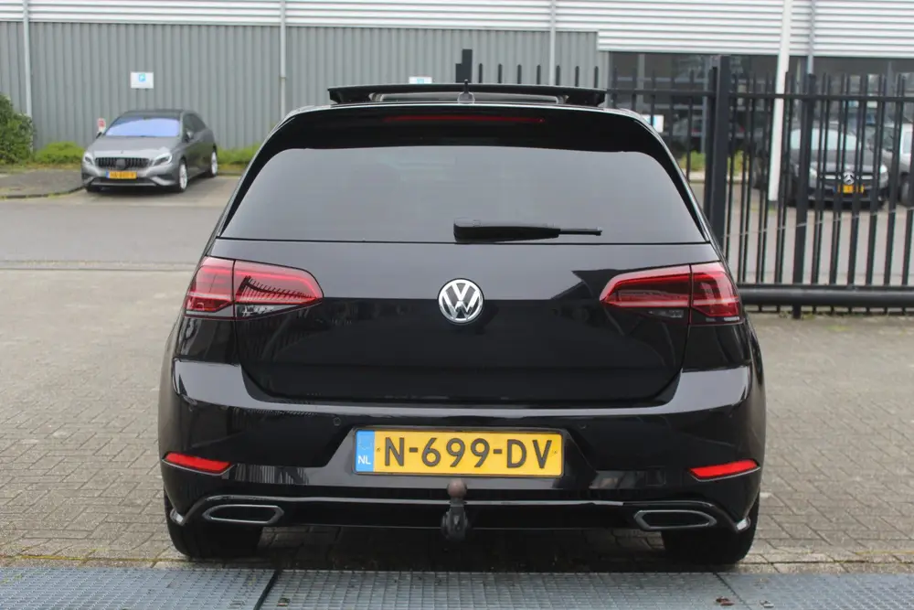 Volkswagen Golf 1.5 TSI Highline R-line Automaat Panoramadak uit 2019, foto 12