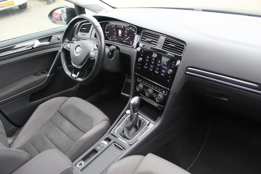 Volkswagen Golf 1.5 TSI Highline R-line Automaat Panoramadak uit 2019, foto 2
