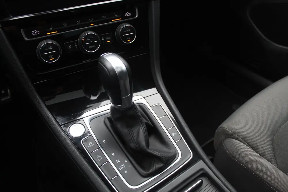 Volkswagen Golf 1.5 TSI Highline R-line Automaat Panoramadak uit 2019, foto 20