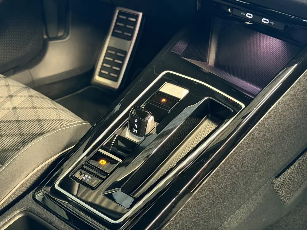 Volkswagen Golf 1.5 eTSI R-Line|H/K Audio|El.trekh|Matrix IQ uit 2024, foto 17