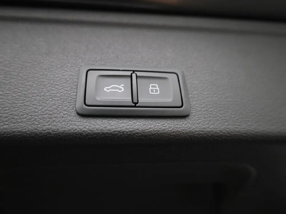 Audi A4 35 TFSI S edition uit 2022, foto 12