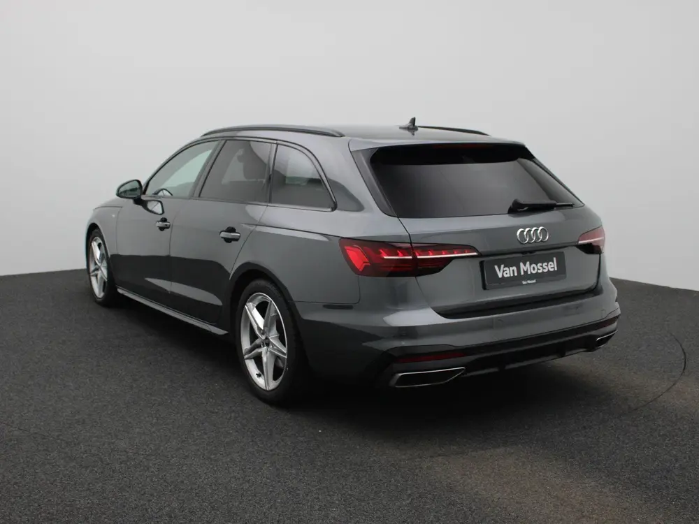 Audi A4 35 TFSI S edition uit 2022, foto 2