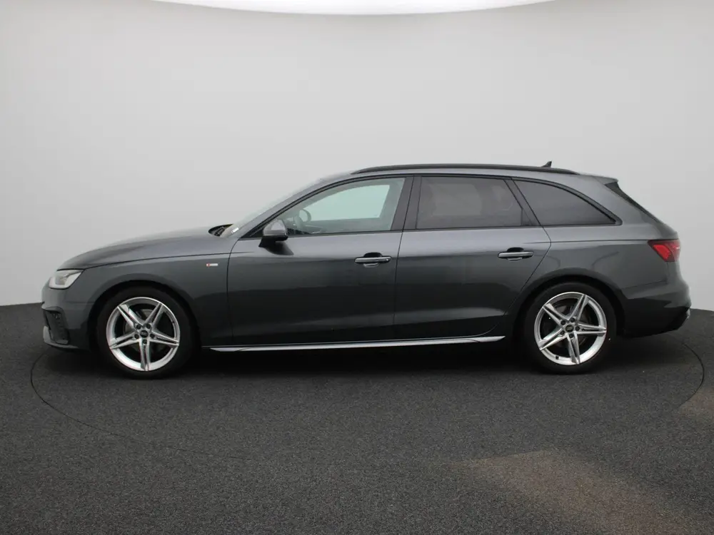 Audi A4 35 TFSI S edition uit 2022, foto 4