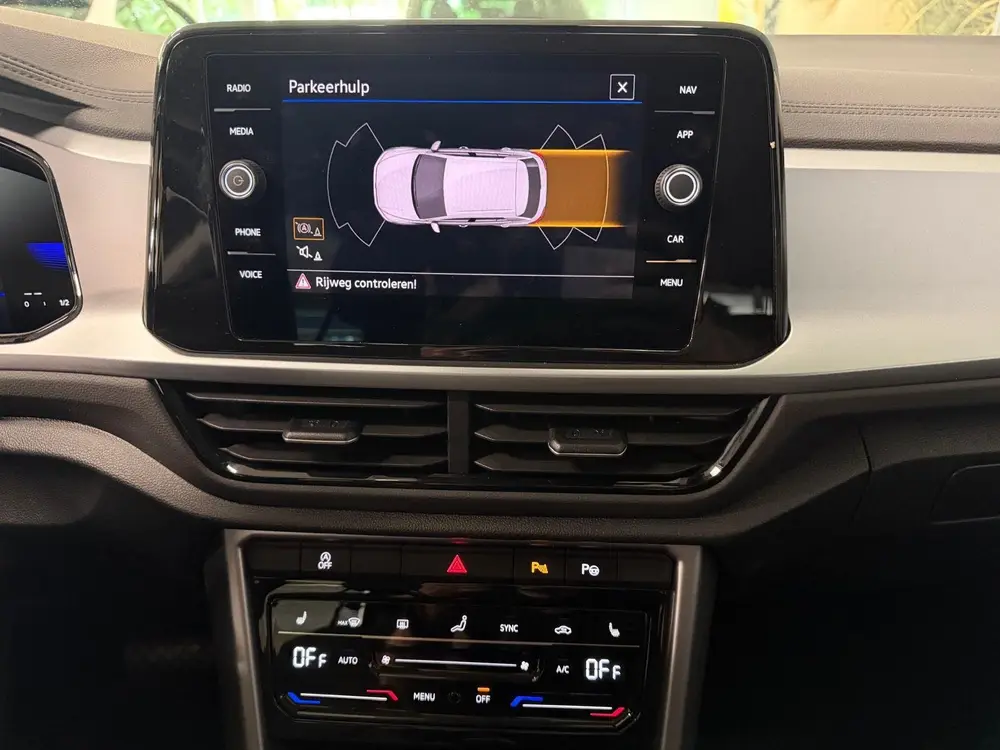 Volkswagen T-Roc 1.5 TSI Life Business LED-ACC-NAVI-APPLE CA uit 2023, foto 17