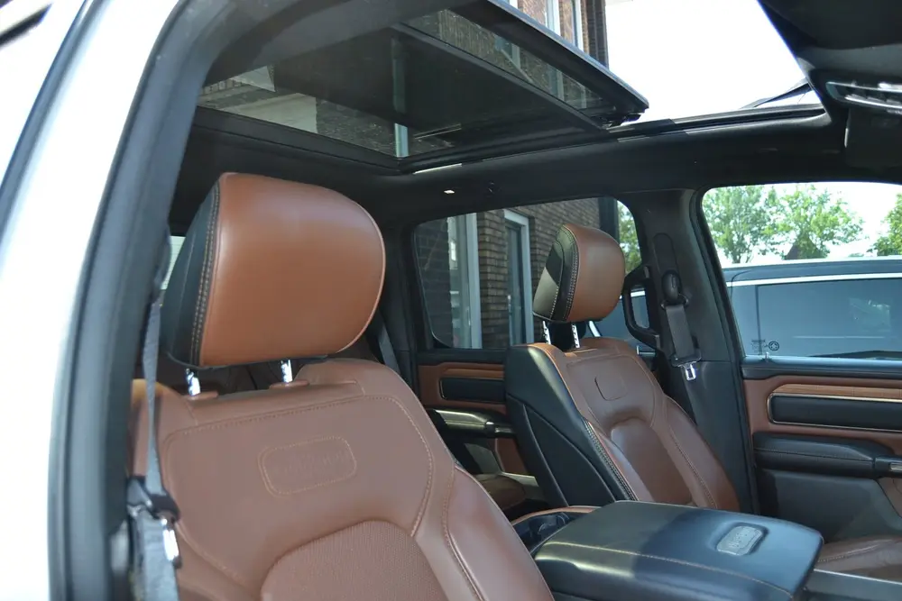 Dodge Ram 1500 5.7 V8 Crew Cab Limited longhorn met panorama uit 2022, foto 17
