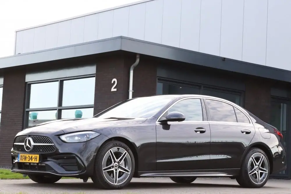 Mercedes-Benz C-Klasse 300 e AMG Line 115km Elektrisch Trekh uit 2024