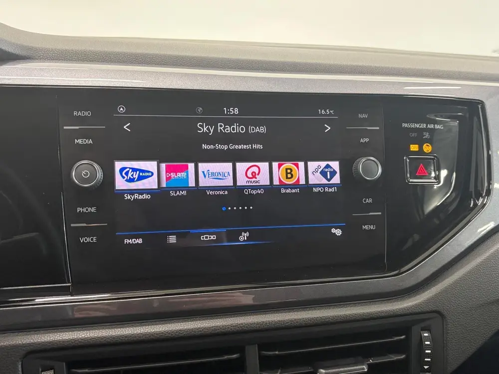 Volkswagen Polo 1.0 TSI 110pk DSG Highline Navigatie Apple C uit 2021, foto 20