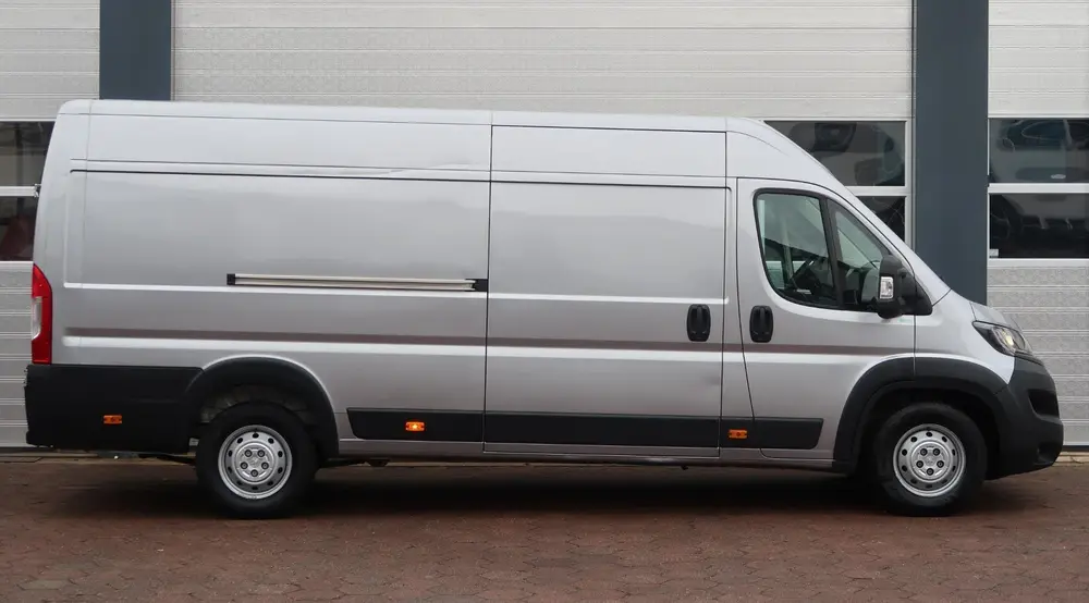 Peugeot Boxer 2.2 BlueHDi 165 L4H3 CAMERA uit 2023, foto 12
