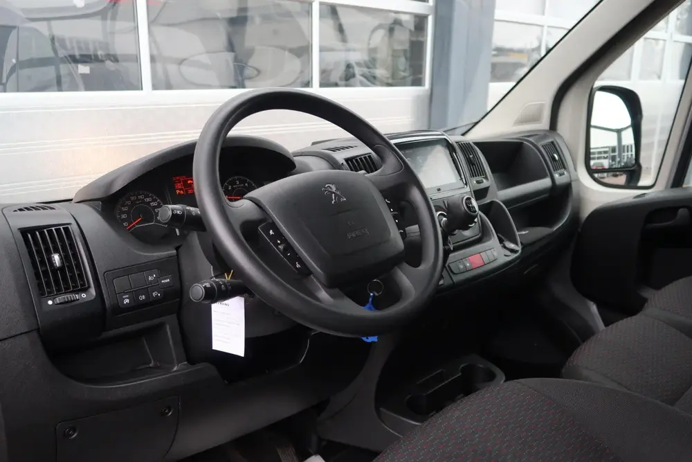 Peugeot Boxer 2.2 BlueHDi 165 L4H3 CAMERA uit 2023, foto 2