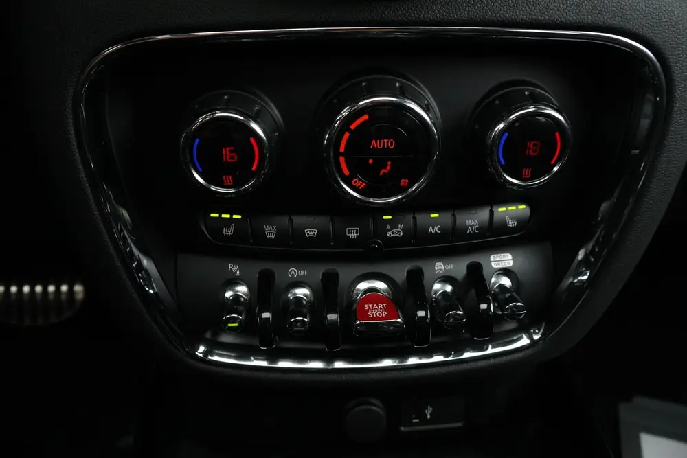 Mini Clubman 2.0 JCW ALL4 Chili uit 2019, foto 16