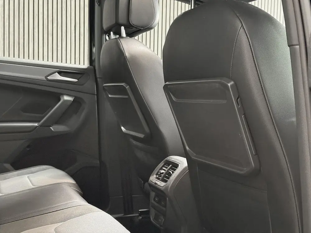 Volkswagen Tiguan 1.5 TSI ACT Highline R Line - PANORAMADAK uit 2019, foto 17