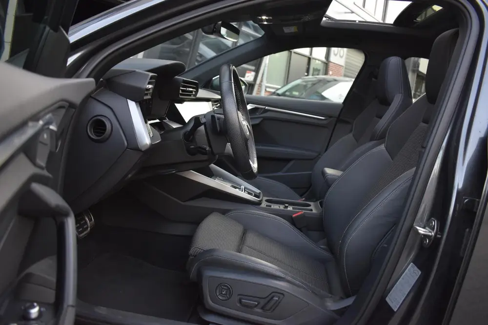 Audi A3 2.0 TFSI S3 quattro Pano Massage Keyless L uit 2023, foto 9