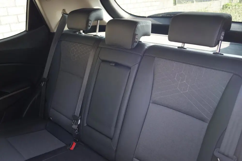 SsangYong Tivoli 1.5 T-GDI 2WD Quartz 163PK Navi Camera Half uit 2020, foto 6