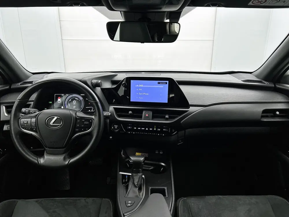 Lexus UX 250h Urban Line uit 2024, foto 4