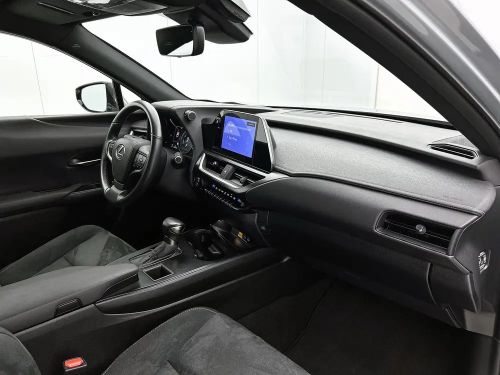 Lexus UX 250h Urban Line uit 2024, foto 6