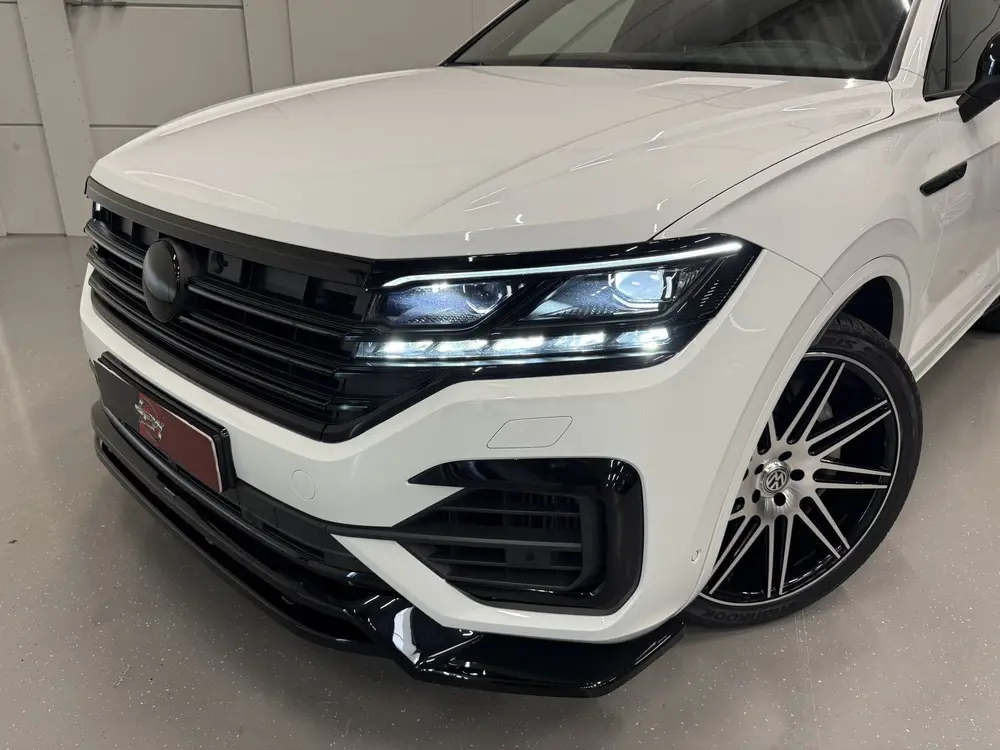 Volkswagen Touareg R 3.0 TSi 4MOTION eHybrid 462PK PANO/PUGL uit 2021, foto 2