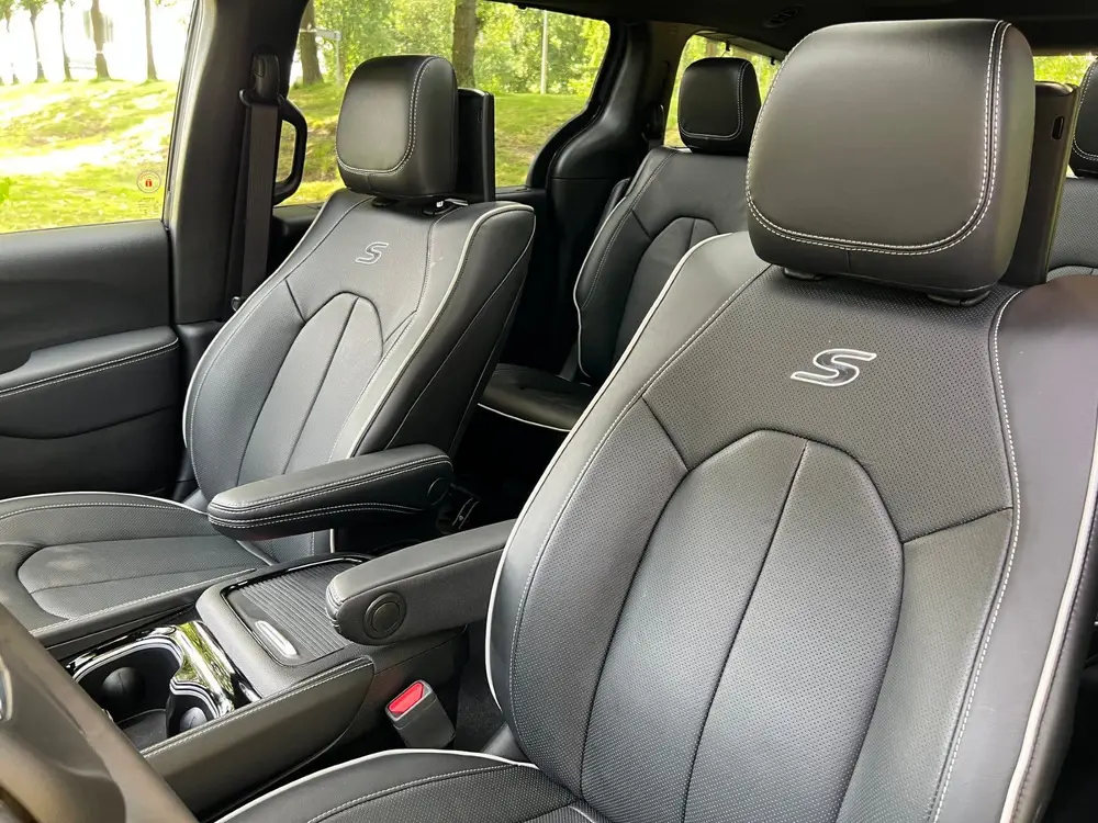 Chrysler Pacifica 3.6 V6 Limited S Hybride (bj 2025) uit 2025, foto 7