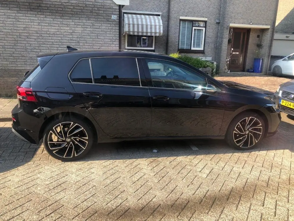 Volkswagen Golf 1.5 TSI 130pk 2021 Zwart uit 2021, foto 2