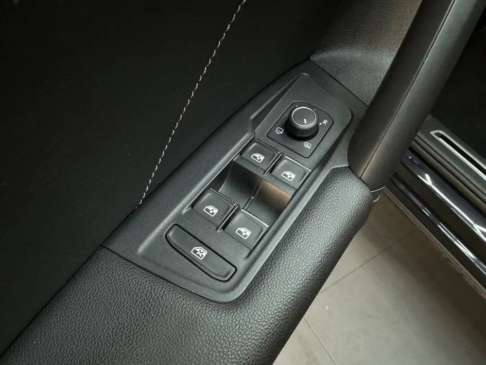 Volkswagen Tiguan 1.5 TSI R Line Pano|Keyless|Sfeer|360Camer uit 2020, foto 18