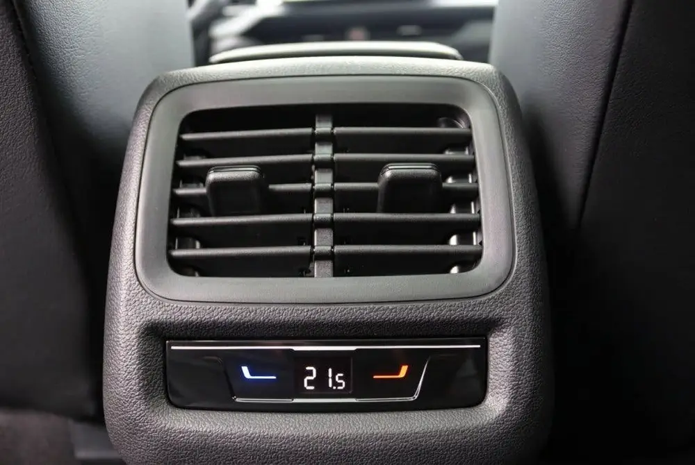 Volkswagen T-Roc 1.5 TSI R-Line Pano l Camera l Keyless l VO uit 2026, foto 17