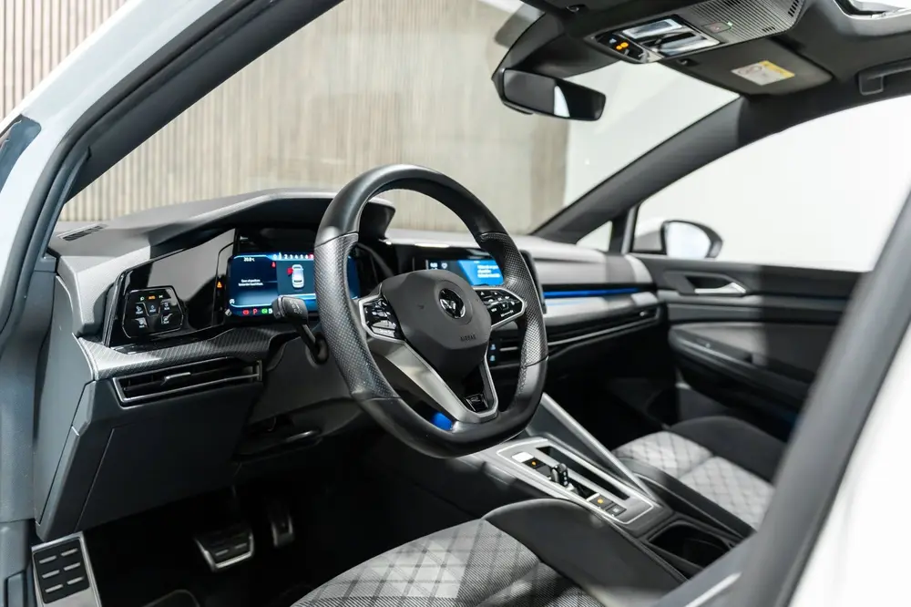 Volkswagen Golf 1.5 eTSI DSG R-Line Pano IQ Camera uit 2021, foto 14