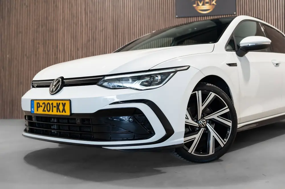 Volkswagen Golf 1.5 eTSI DSG R-Line Pano IQ Camera uit 2021, foto 2